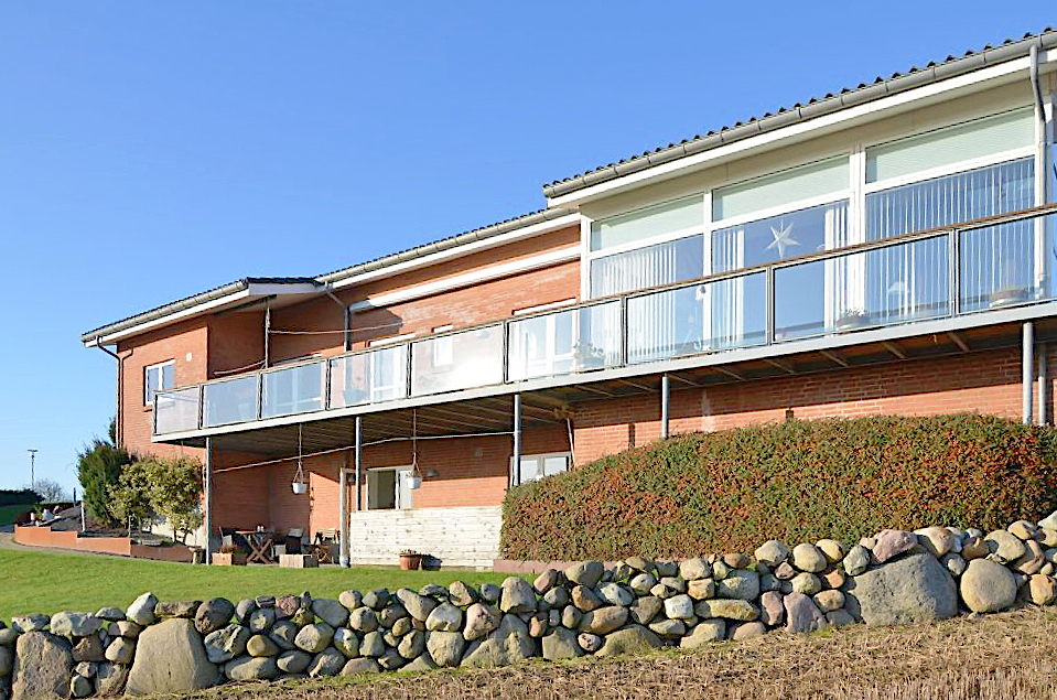 overnatning ferie fur oestvendt overdaekket terrasse