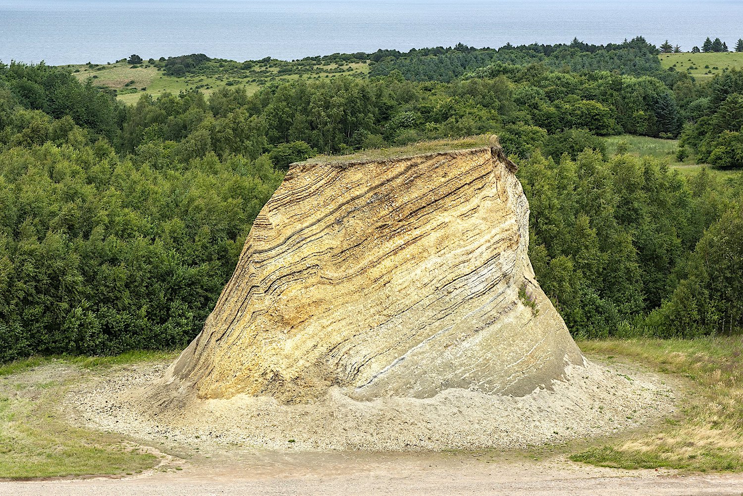 overnatning ferie fur - bispehuen fur 2008 - set fra kanten af stendalsgraven
